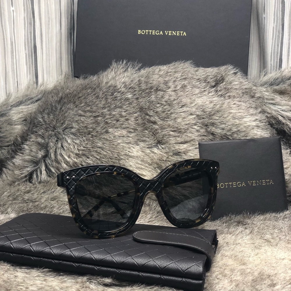 New Bottega Veneta Woman Cat Eye Sunglasses - Picture 7 of 8